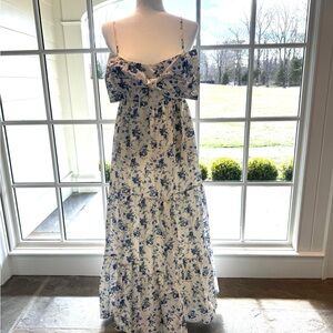 Storia Blue Floral Maxi Dress – Size Medium 🌸